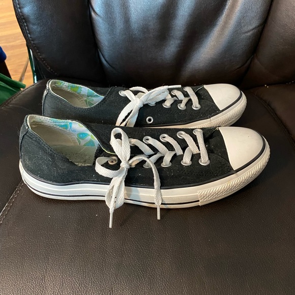 Converse Shoes - 🎁 5/$20 women’s converse